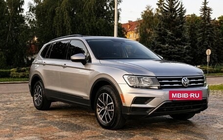 Volkswagen Tiguan II, 2020 год, 2 850 000 рублей, 2 фотография