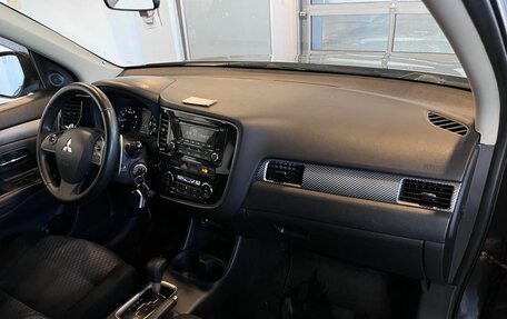 Mitsubishi Outlander III рестайлинг 3, 2013 год, 1 320 000 рублей, 12 фотография