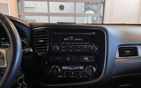 Mitsubishi Outlander III рестайлинг 3, 2013 год, 1 320 000 рублей, 13 фотография