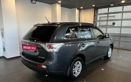 Mitsubishi Outlander III рестайлинг 3, 2013 год, 1 320 000 рублей, 3 фотография