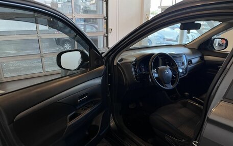 Mitsubishi Outlander III рестайлинг 3, 2013 год, 1 320 000 рублей, 20 фотография