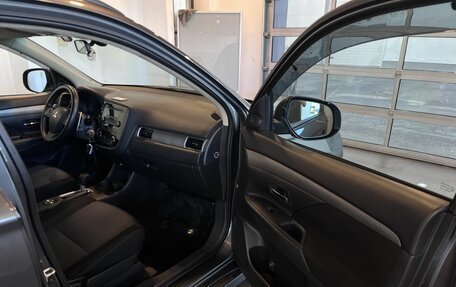 Mitsubishi Outlander III рестайлинг 3, 2013 год, 1 320 000 рублей, 26 фотография