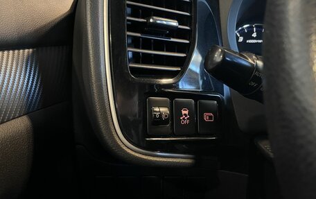 Mitsubishi Outlander III рестайлинг 3, 2013 год, 1 320 000 рублей, 31 фотография