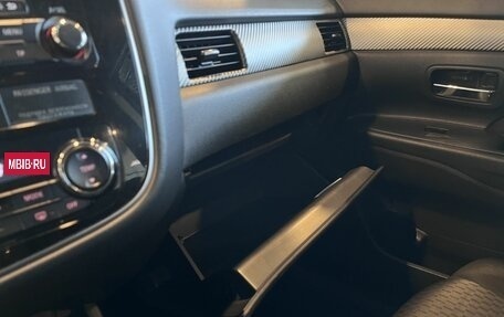 Mitsubishi Outlander III рестайлинг 3, 2013 год, 1 320 000 рублей, 29 фотография