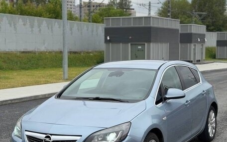 Opel Astra J, 2010 год, 450 000 рублей, 1 фотография