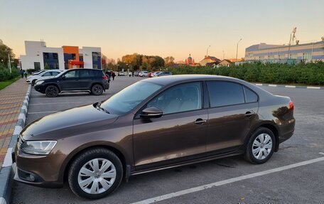 Volkswagen Jetta VI, 2011 год, 1 090 000 рублей, 13 фотография
