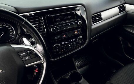 Mitsubishi Outlander III рестайлинг 3, 2013 год, 1 599 000 рублей, 10 фотография