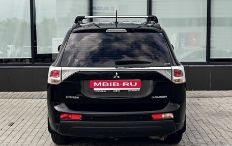 Mitsubishi Outlander III рестайлинг 3, 2013 год, 1 599 000 рублей, 4 фотография