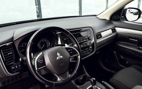 Mitsubishi Outlander III рестайлинг 3, 2013 год, 1 599 000 рублей, 15 фотография