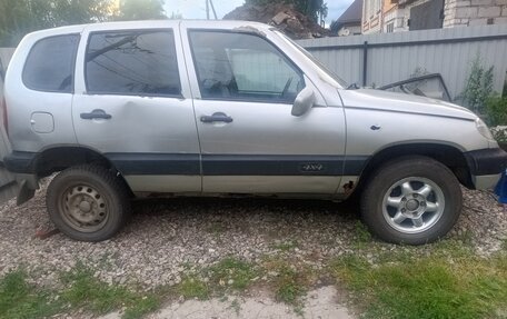 Chevrolet Niva I рестайлинг, 2003 год, 120 000 рублей, 3 фотография