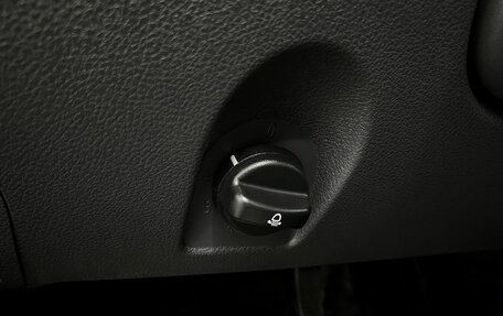 Renault Logan II, 2019 год, 975 000 рублей, 16 фотография