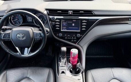 Toyota Camry, 2021 год, 2 500 000 рублей, 9 фотография