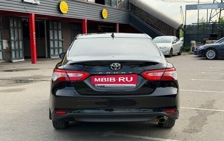 Toyota Camry, 2021 год, 2 500 000 рублей, 5 фотография