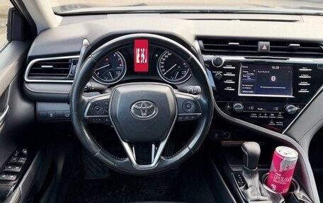 Toyota Camry, 2021 год, 2 500 000 рублей, 10 фотография