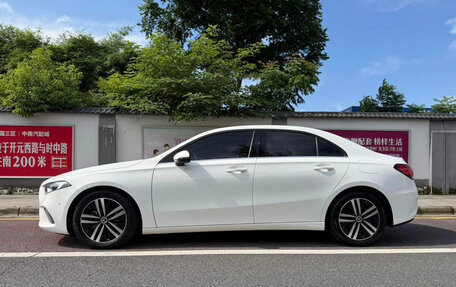 Mercedes-Benz A-Класс, 2022 год, 1 900 000 рублей, 4 фотография
