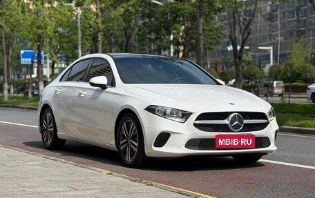 Mercedes-Benz A-Класс, 2022 год, 1 900 000 рублей, 10 фотография