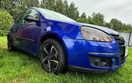 Volkswagen Golf V, 2004 год, 485 000 рублей, 2 фотография