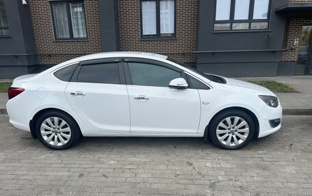 Opel Astra J, 2013 год, 825 000 рублей, 2 фотография