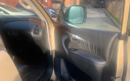 Nissan Patrol, 2011 год, 2 750 000 рублей, 14 фотография