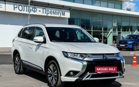Mitsubishi Outlander III рестайлинг 3, 2018 год, 1 847 000 рублей, 4 фотография