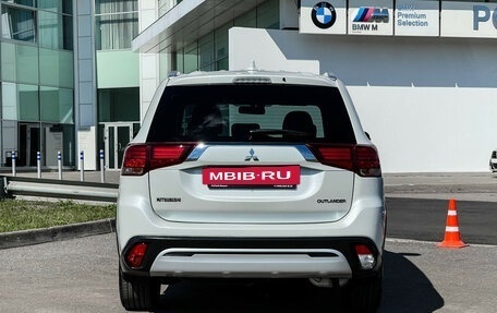 Mitsubishi Outlander III рестайлинг 3, 2018 год, 1 847 000 рублей, 7 фотография
