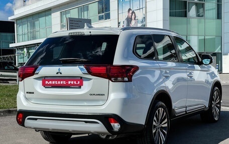 Mitsubishi Outlander III рестайлинг 3, 2018 год, 1 847 000 рублей, 6 фотография