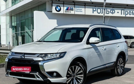 Mitsubishi Outlander III рестайлинг 3, 2018 год, 1 847 000 рублей, 2 фотография