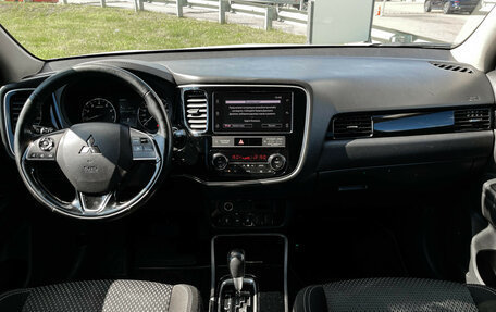 Mitsubishi Outlander III рестайлинг 3, 2018 год, 1 847 000 рублей, 13 фотография