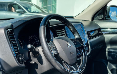 Mitsubishi Outlander III рестайлинг 3, 2018 год, 1 847 000 рублей, 14 фотография