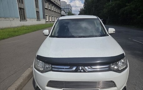 Mitsubishi Outlander III рестайлинг 3, 2012 год, 800 000 рублей, 3 фотография