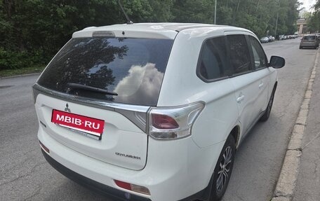 Mitsubishi Outlander III рестайлинг 3, 2012 год, 800 000 рублей, 8 фотография