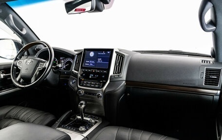 Toyota Land Cruiser 200, 2020 год, 7 199 000 рублей, 12 фотография
