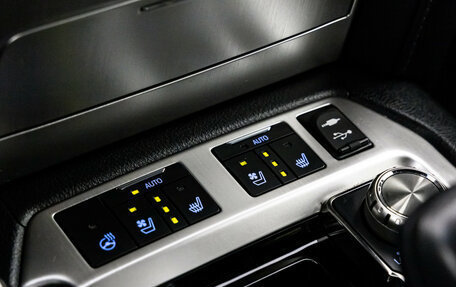 Toyota Land Cruiser 200, 2020 год, 7 199 000 рублей, 21 фотография