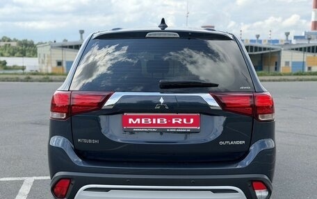 Mitsubishi Outlander III рестайлинг 3, 2019 год, 2 150 000 рублей, 5 фотография