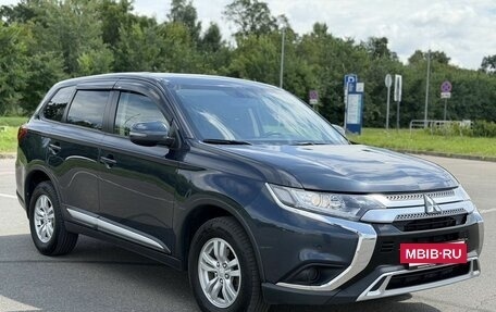 Mitsubishi Outlander III рестайлинг 3, 2019 год, 2 150 000 рублей, 7 фотография