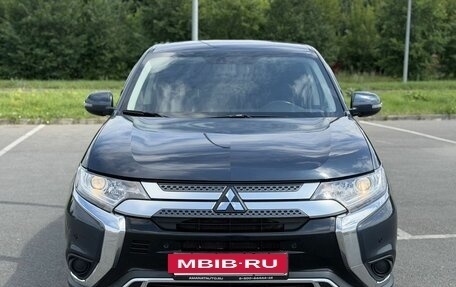 Mitsubishi Outlander III рестайлинг 3, 2019 год, 2 150 000 рублей, 2 фотография