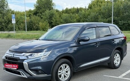 Mitsubishi Outlander III рестайлинг 3, 2019 год, 2 150 000 рублей, 3 фотография