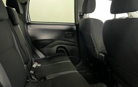Mitsubishi Outlander III рестайлинг 3, 2011 год, 1 100 000 рублей, 10 фотография