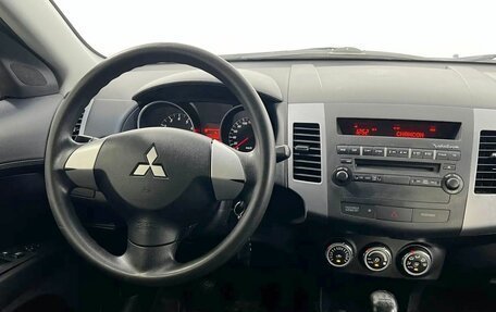 Mitsubishi Outlander III рестайлинг 3, 2011 год, 1 100 000 рублей, 13 фотография