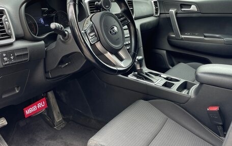 KIA Sportage IV рестайлинг, 2018 год, 2 290 000 рублей, 10 фотография