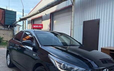 Hyundai Solaris II рестайлинг, 2017 год, 1 250 000 рублей, 2 фотография