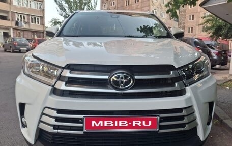Toyota Highlander III, 2017 год, 3 000 000 рублей, 1 фотография