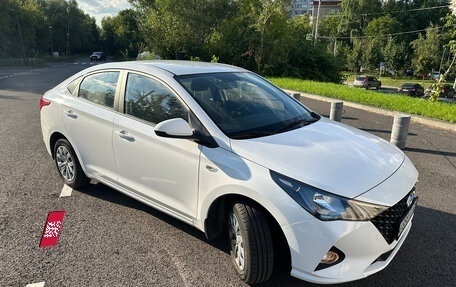 Hyundai Solaris II рестайлинг, 2021 год, 1 750 000 рублей, 1 фотография