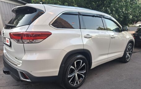 Toyota Highlander III, 2017 год, 3 000 000 рублей, 7 фотография