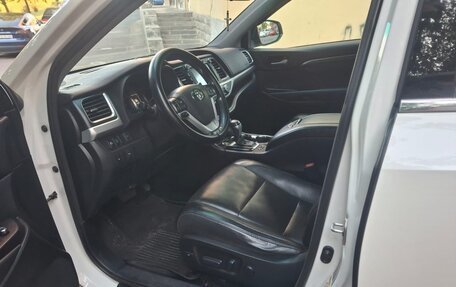 Toyota Highlander III, 2017 год, 3 000 000 рублей, 4 фотография