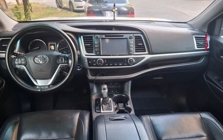 Toyota Highlander III, 2017 год, 3 000 000 рублей, 8 фотография