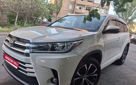 Toyota Highlander III, 2017 год, 3 000 000 рублей, 5 фотография