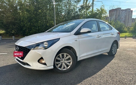 Hyundai Solaris II рестайлинг, 2021 год, 1 750 000 рублей, 4 фотография