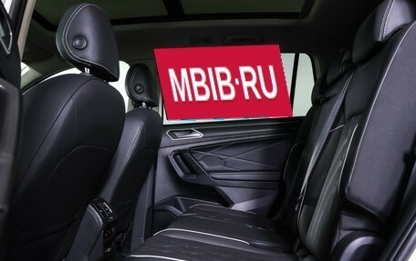 Volkswagen Tiguan II, 2022 год, 3 990 000 рублей, 13 фотография