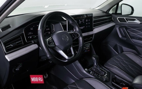 Volkswagen Tiguan II, 2022 год, 3 990 000 рублей, 16 фотография